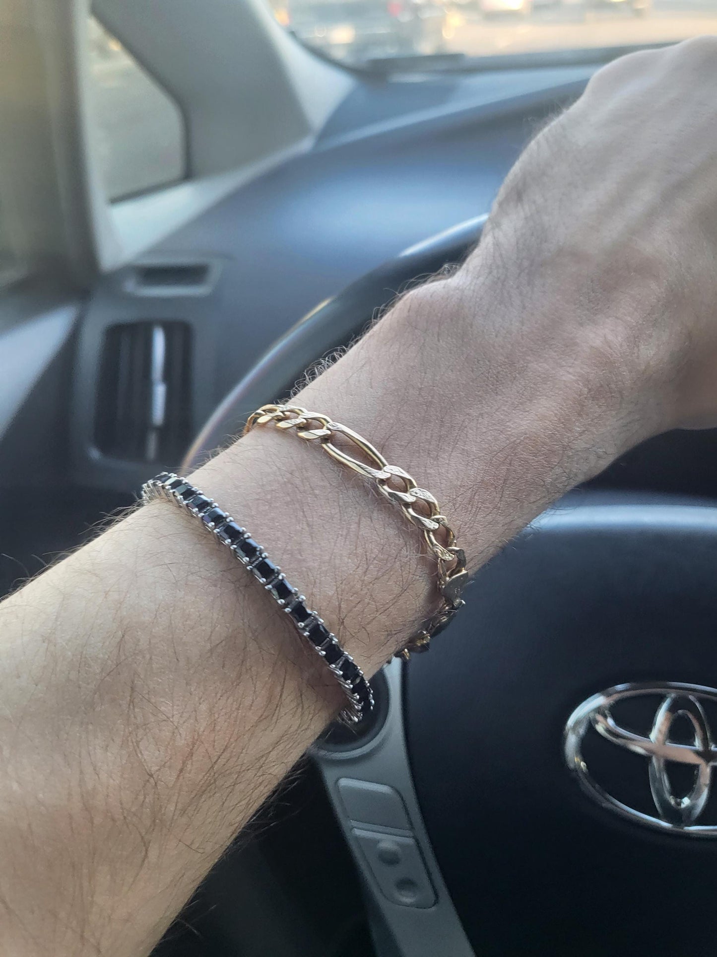 14k Yellow Gold Figaro Bracelet – 7-Inch, 10.6g, Classic .25-Inch Wide Chain, Luxurious Statement Jewelry