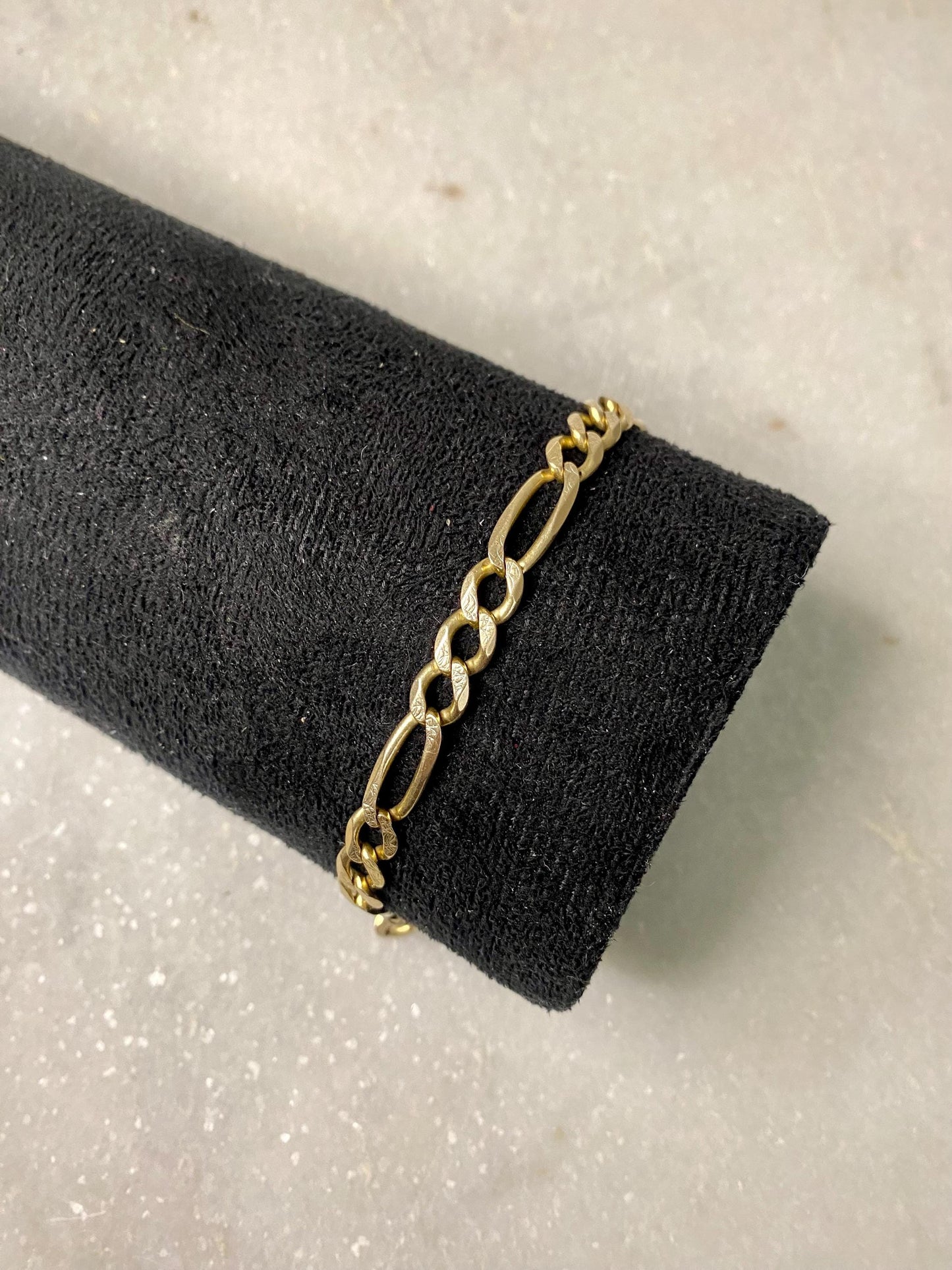 14k Yellow Gold Figaro Bracelet – 7-Inch, 10.6g, Classic .25-Inch Wide Chain, Luxurious Statement Jewelry